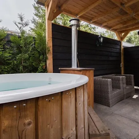 Шале Luxe Veluwe Sauna En Hottub *