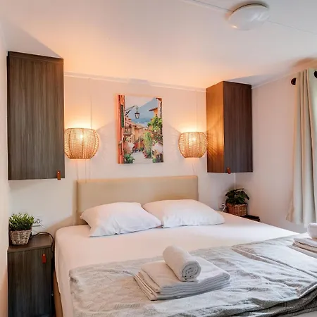 Luxe Veluwe Sauna En Hottub Alpesi faház