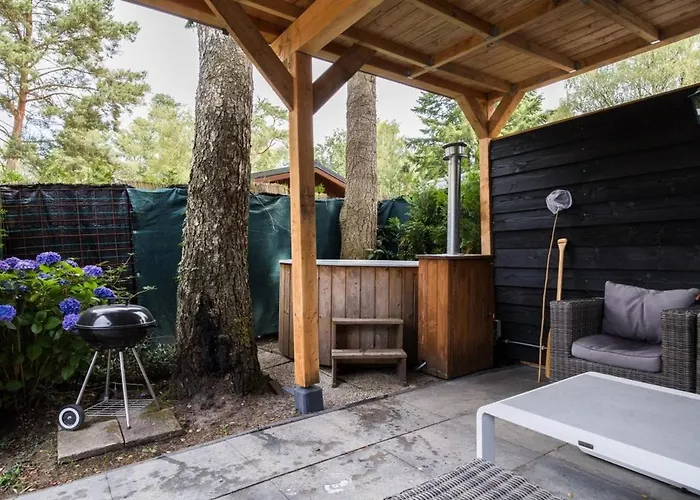 Luxe Veluwe Sauna En Hottub