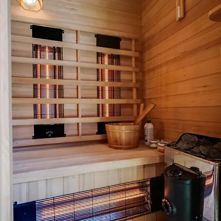 Luxe Veluwe Sauna En Hottub Chalet Hoenderloo