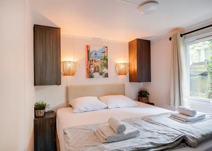 Luxe Veluwe Sauna En Hottub Chalet